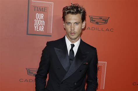 Austin Butler devient le visage du nouveau parfum .